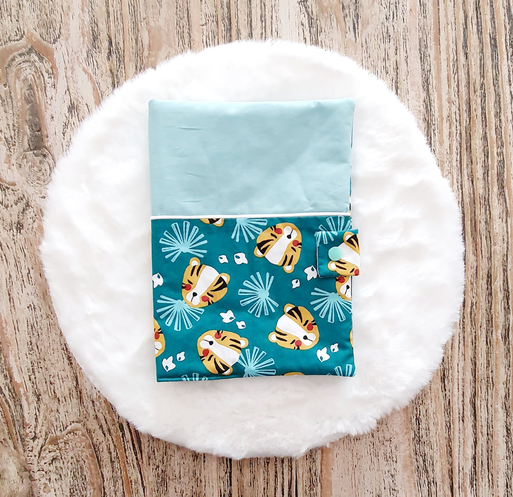 Protège Carnet de Santé "Lionceaux Turquoise"