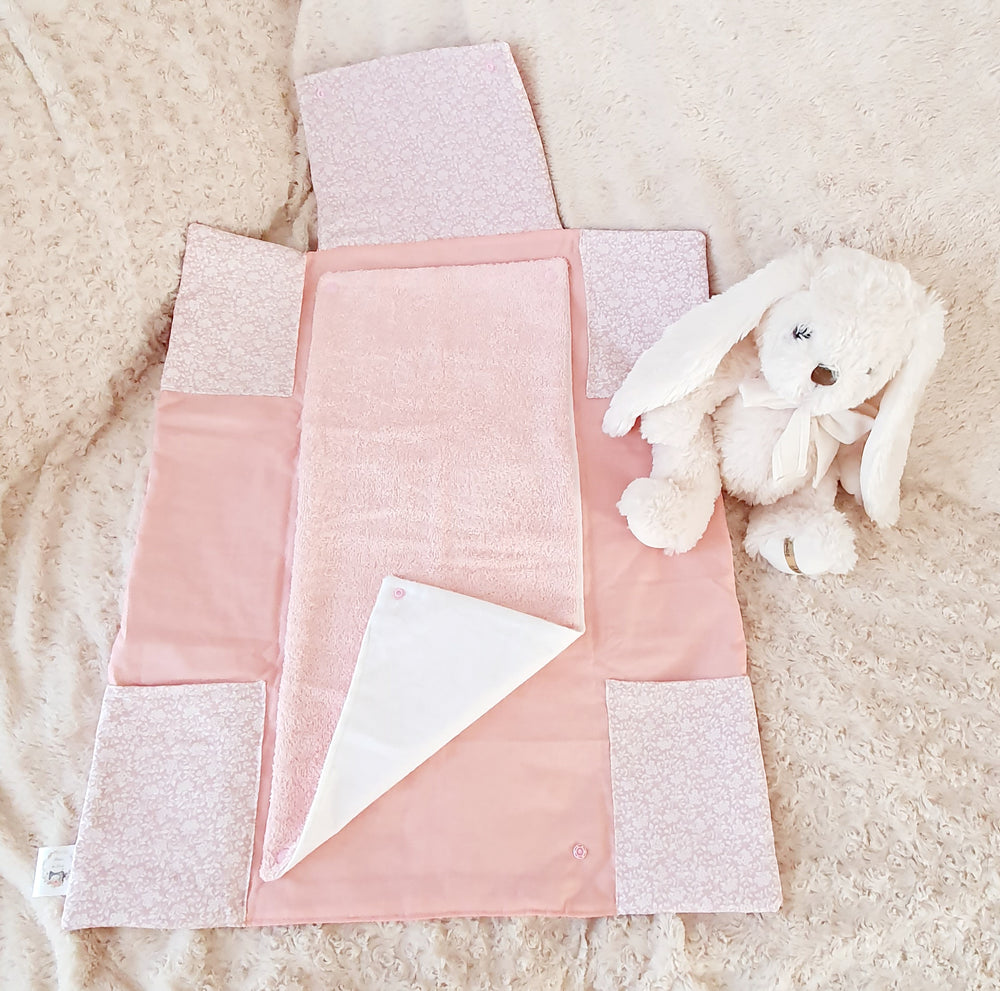 Tapis à Langer Rose à Fleurs Blanche