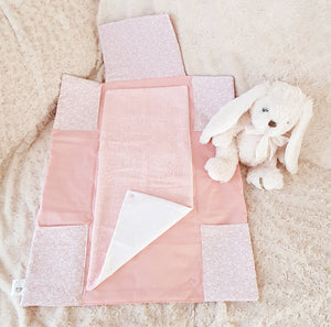 Tapis à Langer Rose à Fleurs Blanche